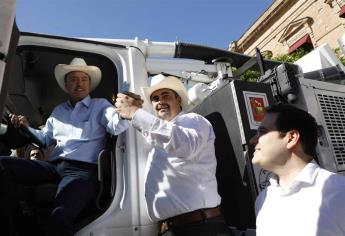 Entrega Quirino Ordaz camión vactor para beneficio de El Fuerte