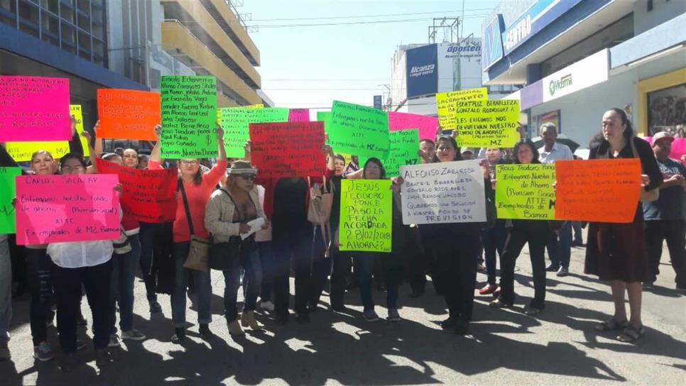 Se manifiestan extrabajadores de MZ en Culiacán