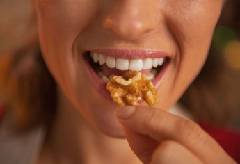 Comer lento sí tendría impacto en bajar de peso, señala estudio en Japón