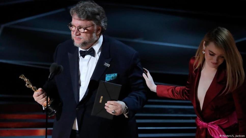 Guillermo del Toro gana Óscar a mejor director