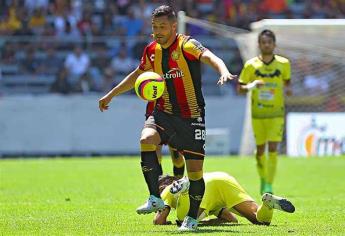 Leones hunden a Murciélagos