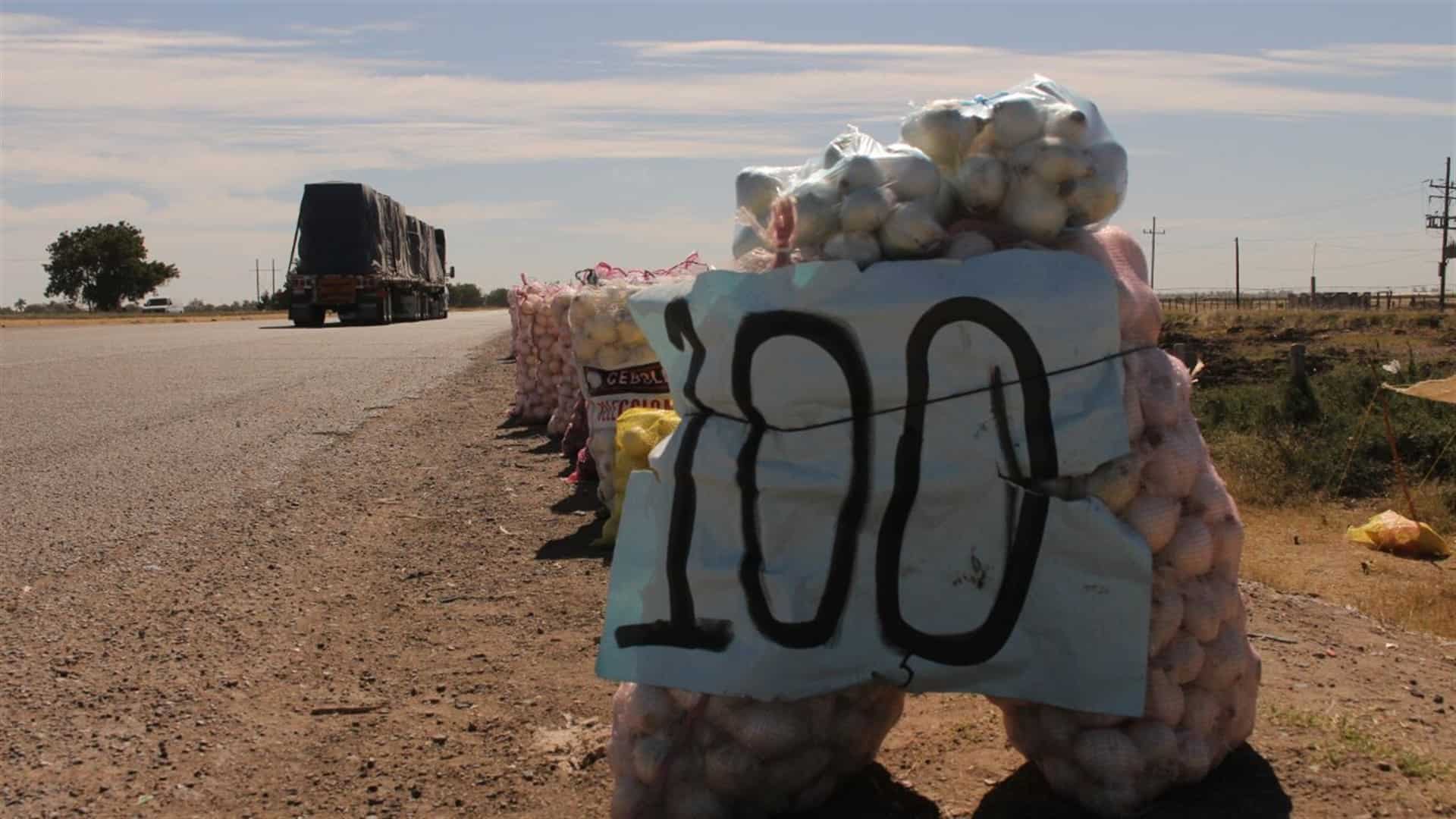 En la orilla de las carreteras se ofrece el producto. FOTOS: Martín Ruiz