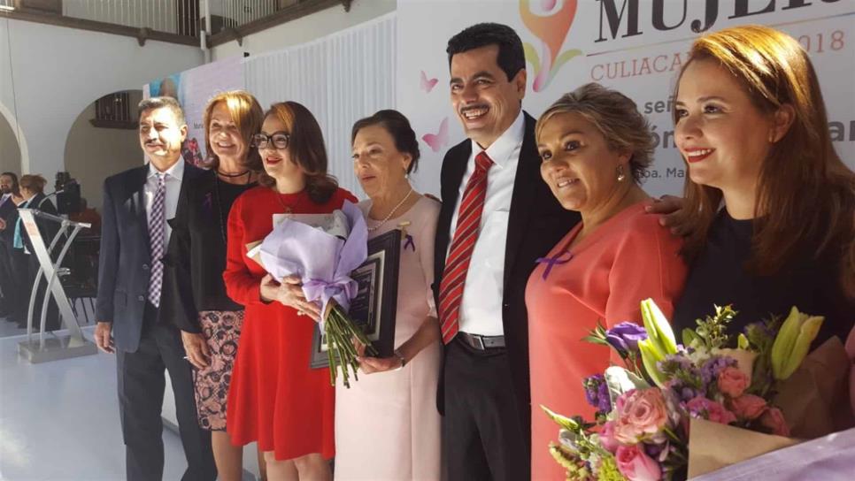 Reconocen a María Calderón de Vizcarra como Mujer Culiacanense 2018