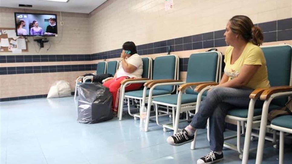 IMSS inicia proyecto de sillas-cama en apoyo a familiares de pacientes