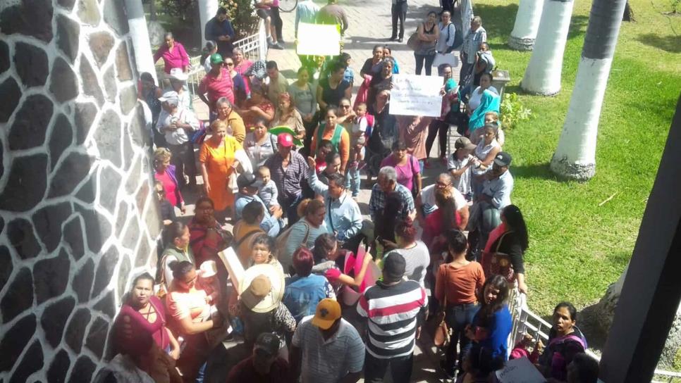 Confluyen manifestaciones en Palacio Municipal