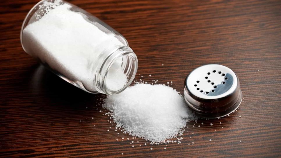 Consumo de sal en exceso aumenta riesgo de hipertensión arterial