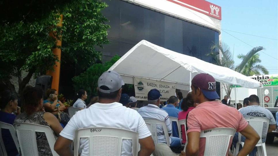 Enfrenta Barzón a inmobiliarias del Infonavit que subastan viviendas embargadas