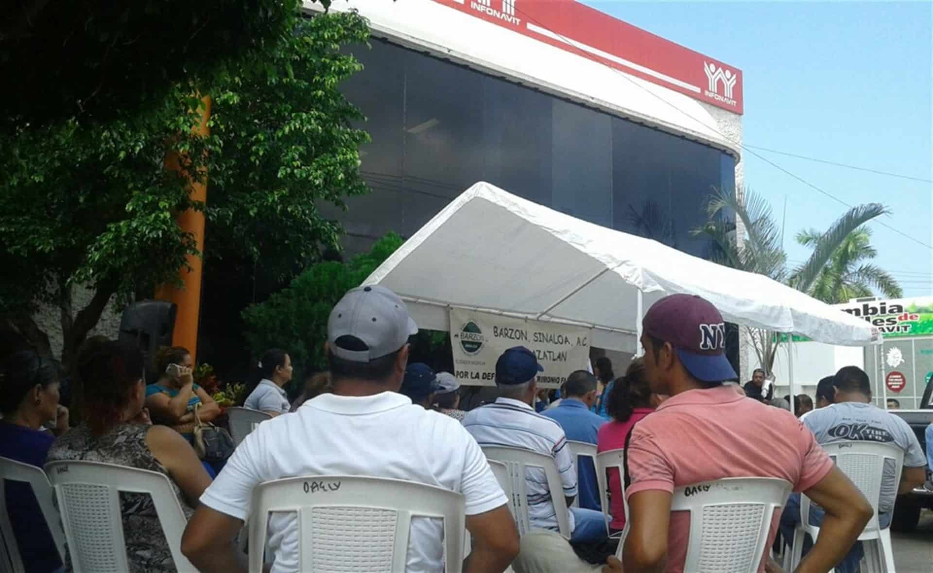 Enfrenta Barzón a inmobiliarias del Infonavit que subastan viviendas embargadas