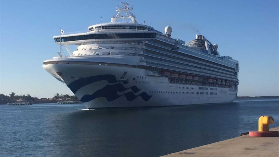 Más de 2 mil 500 turistas llegan en crucero a Mazatlán