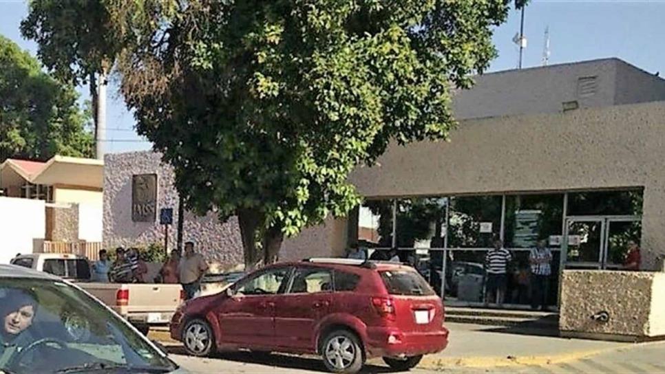 Mujer da a luz a su bebé afuera de clínica del IMSS en Los Mochis Mujer da a luz a su bebé afuera de clínica del IMSS en Los Mochis