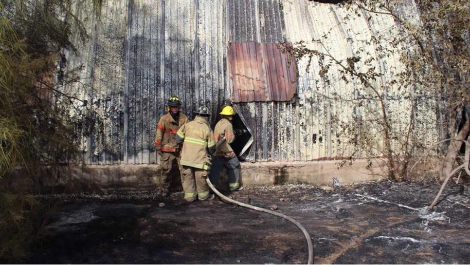 Fuego consume con una bodega de fertilizantes en Batamote