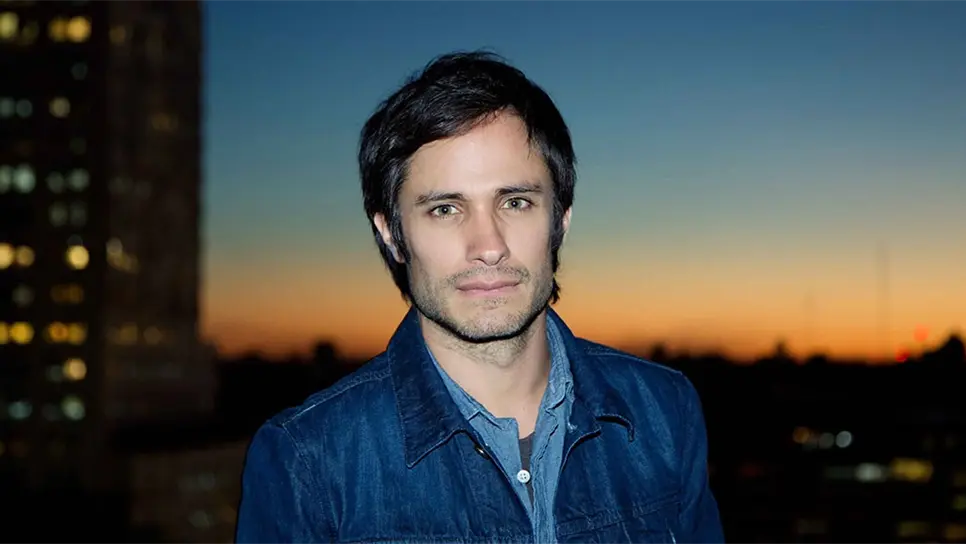 Gael García Bernal llama a proteger los océanos en “Planeta Azul II