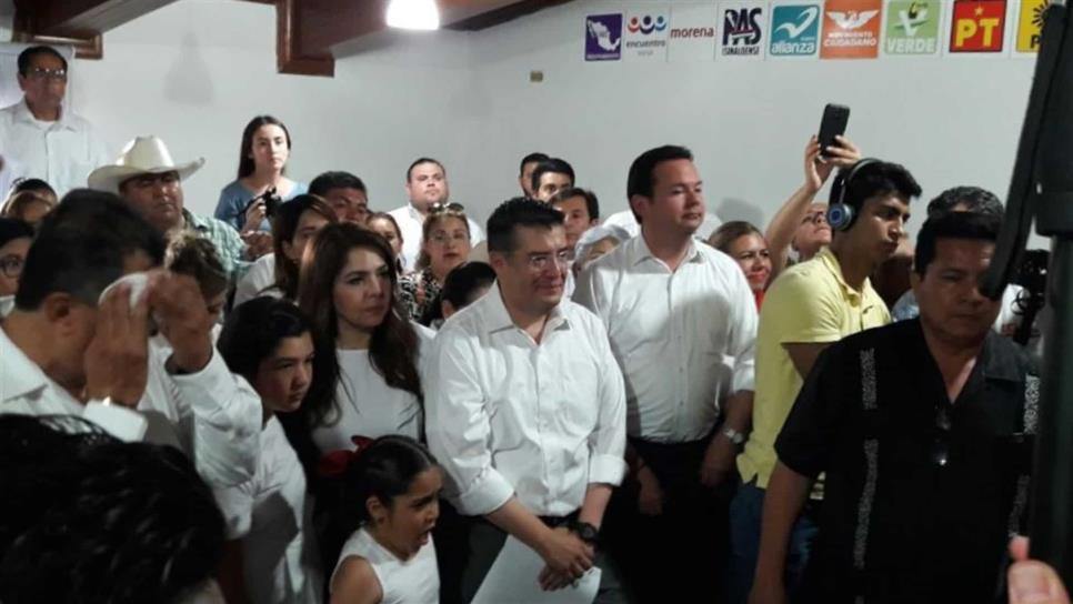 Se registra Álvaro Ruelas ante el Consejo Municipal