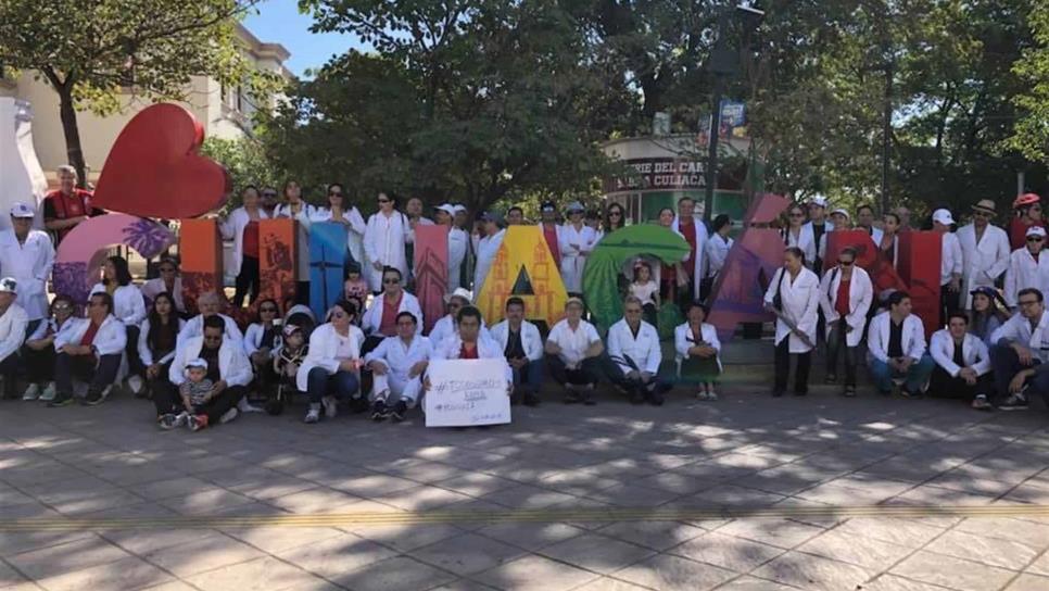 Piden médicos justicia para traumatólogo pediatra de Oaxaca