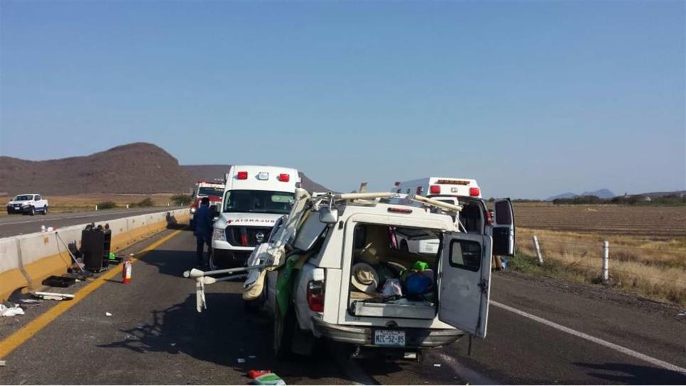 Se accidenta familia en La Costera; hay 4 lesionados