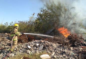 Cholos incendian llantas para vender alambre y ocasionan incendio