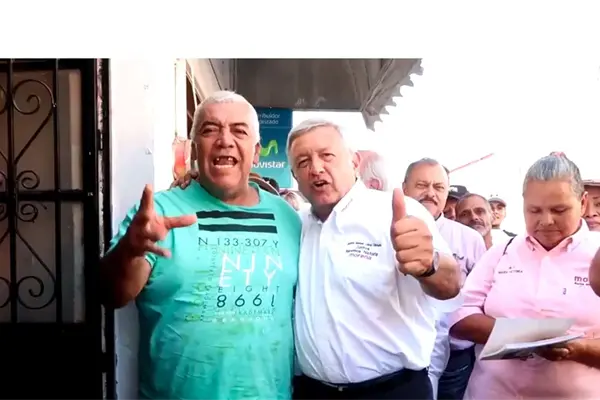 AMLO propone congelar precios de gasolinas durante tres años