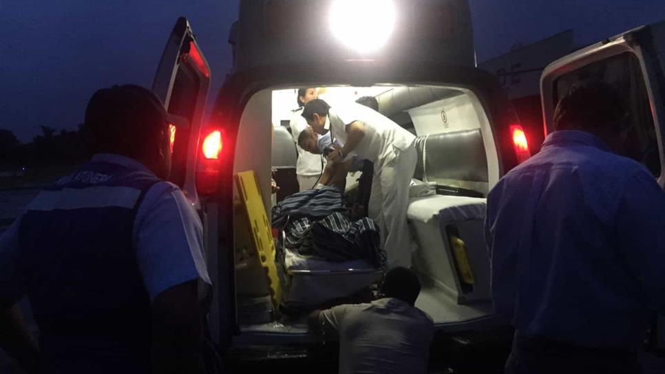 Hombre pierde la vida tras volcadura en la México 15