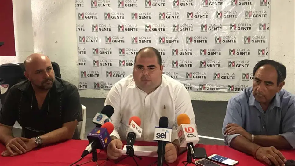 Rueda de prensa de Martín Ochoa, Presidente del Comité Directivo Municipal del PRI en Mazatlán.