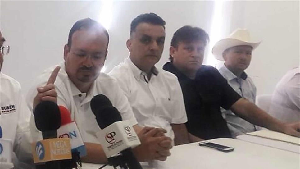 Panistas abandonan la militancia para incorporarse a Morena