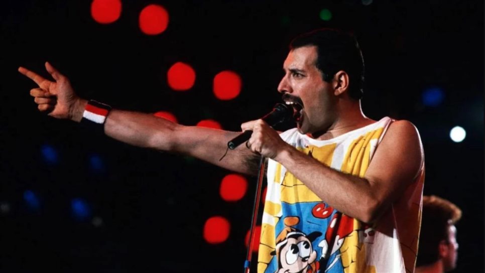 Exposición reúne materiales inéditos de Freddie Mercury y su trayectoria