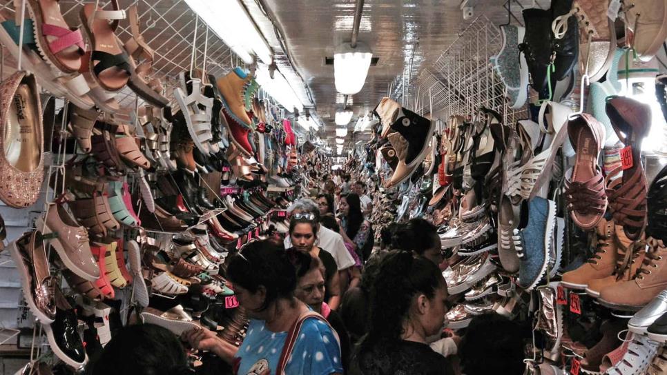 Mexicanos compran cinco pares de zapatos al año