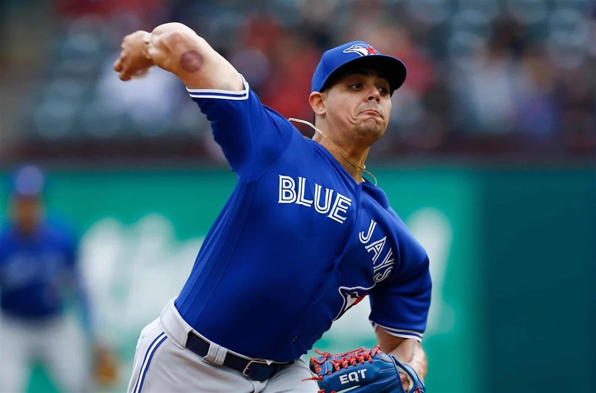 Osuna suma ocho salvamentos en triunfo de Azulejos ante Mellizos