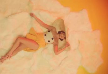DJ Calvin Harris estrena el videoclip de “One Kiss”