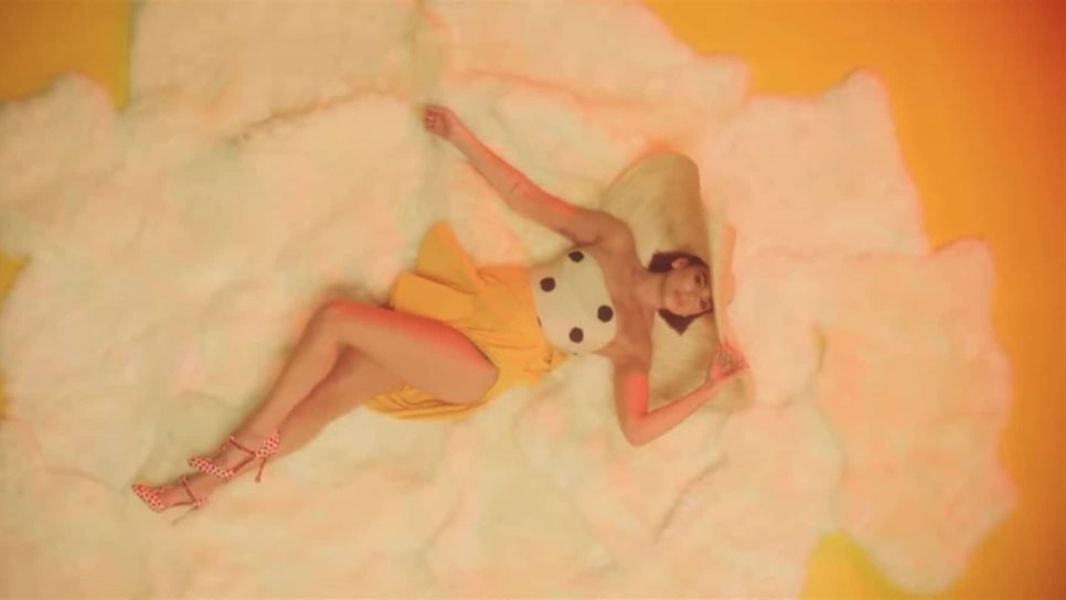 DJ Calvin Harris estrena el videoclip de “One Kiss” DJ Calvin Harris estrena el videoclip de “One Kiss”