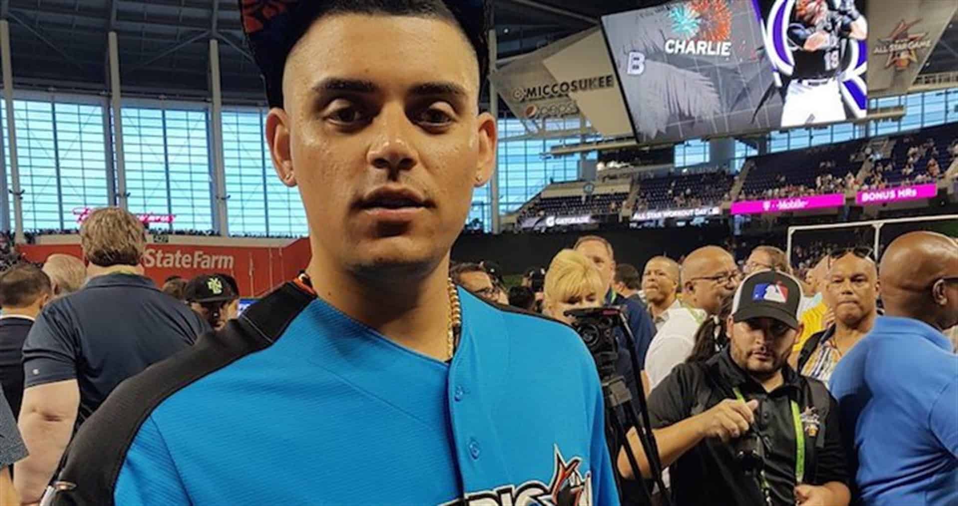 Suspenden de Grandes Ligas a Roberto Osuna tras golpear a su pareja