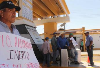 Productores toman caseta de San Miguel, exigen pago de frijol