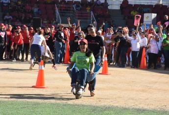 Festejan madres del Ayuntamiento con competencias y regalos