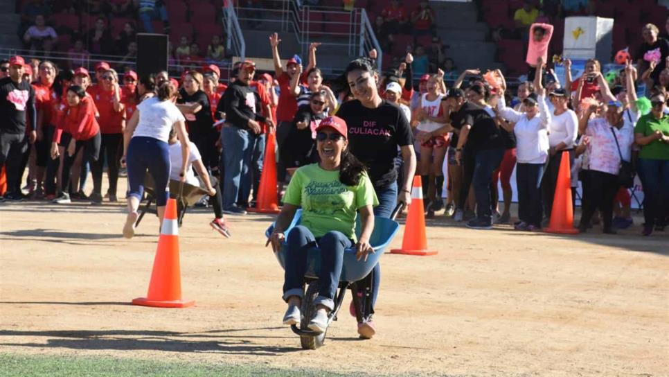 Festejan madres del Ayuntamiento con competencias y regalos