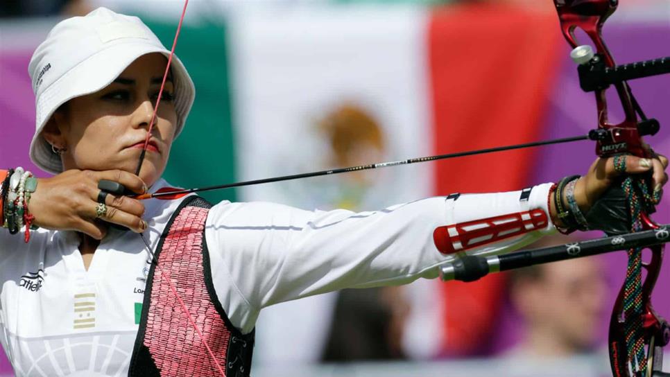 Aída Román avanza a tercera ronda en Mundial de Arquería