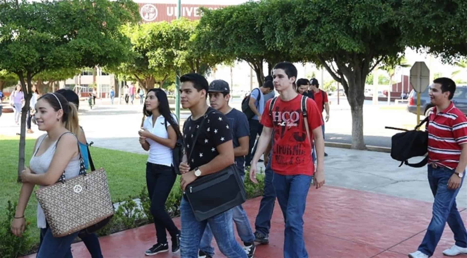 El 32% de los egresados de la UAdeO no se titula