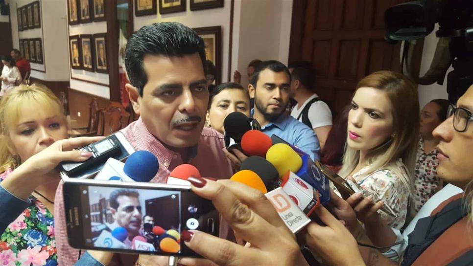 Ofrece alcalde de Culiacán apoyo a familiares de estudiante accidentado