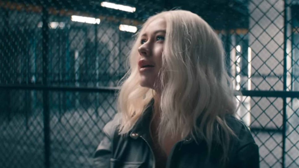 Christina Aguilera promueve el video de su tema “Fall in line”