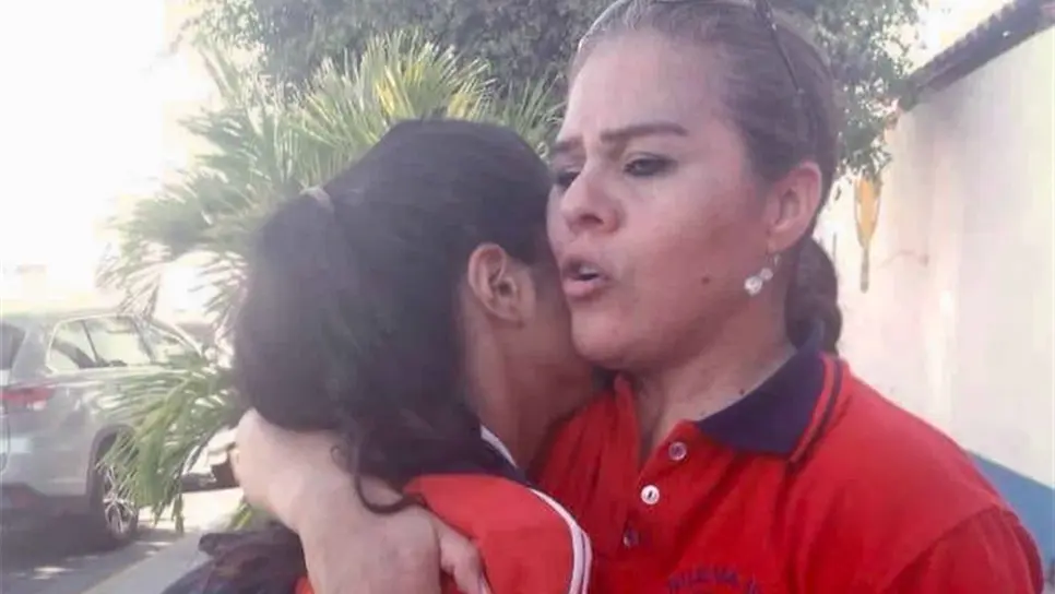 Danna Paola, sana y salva con su familia