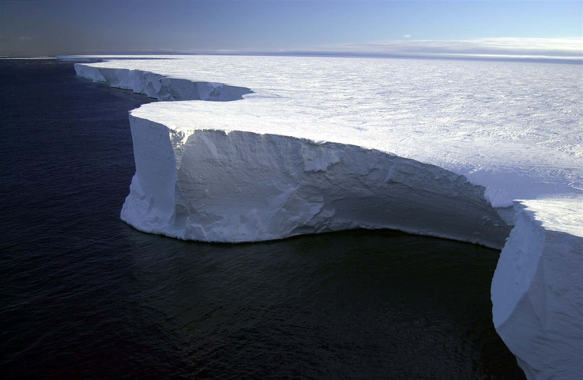 Consideran que el iceberg más grande en la Antártida llega a su fin