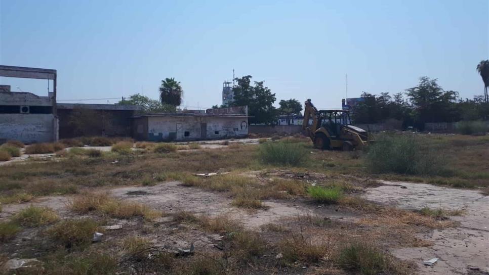 Derriban edificios de la Pepsi Vieja en Los Mochis