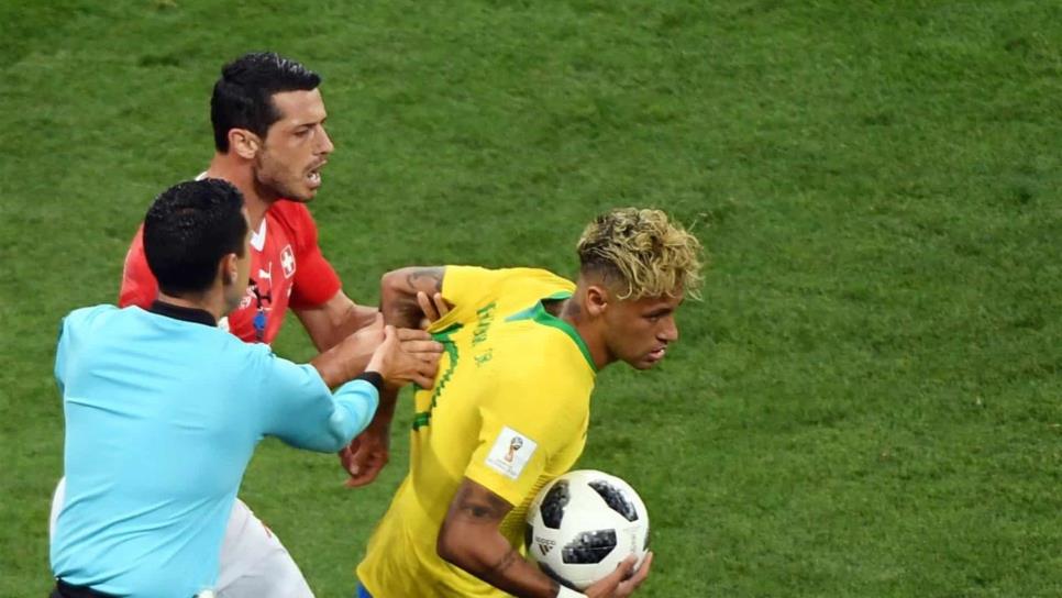 Destaca árbitro sinaloense en empate de Brasil y Suiza