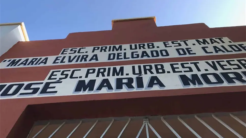 Padres de familia denunciaron que persiste el condicionamiento de documentación en las escuelas.