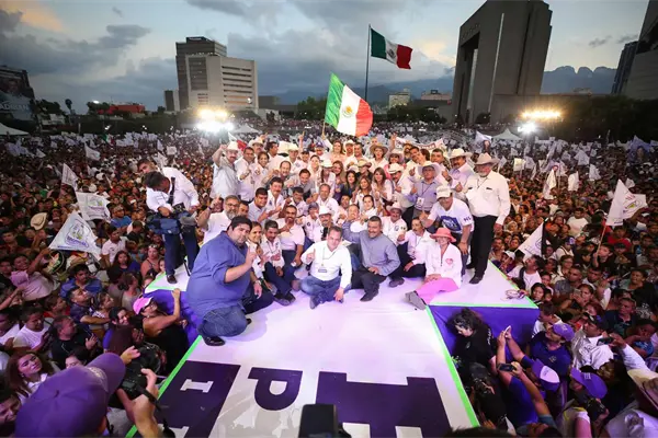 En acto masivo, El Bronco agradece apoyo de sus seguidores En acto masivo, El Bronco agradece apoyo de sus seguidores