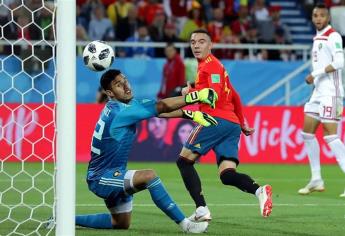 España sufrió, empató de último minuto y pasó a Octavos