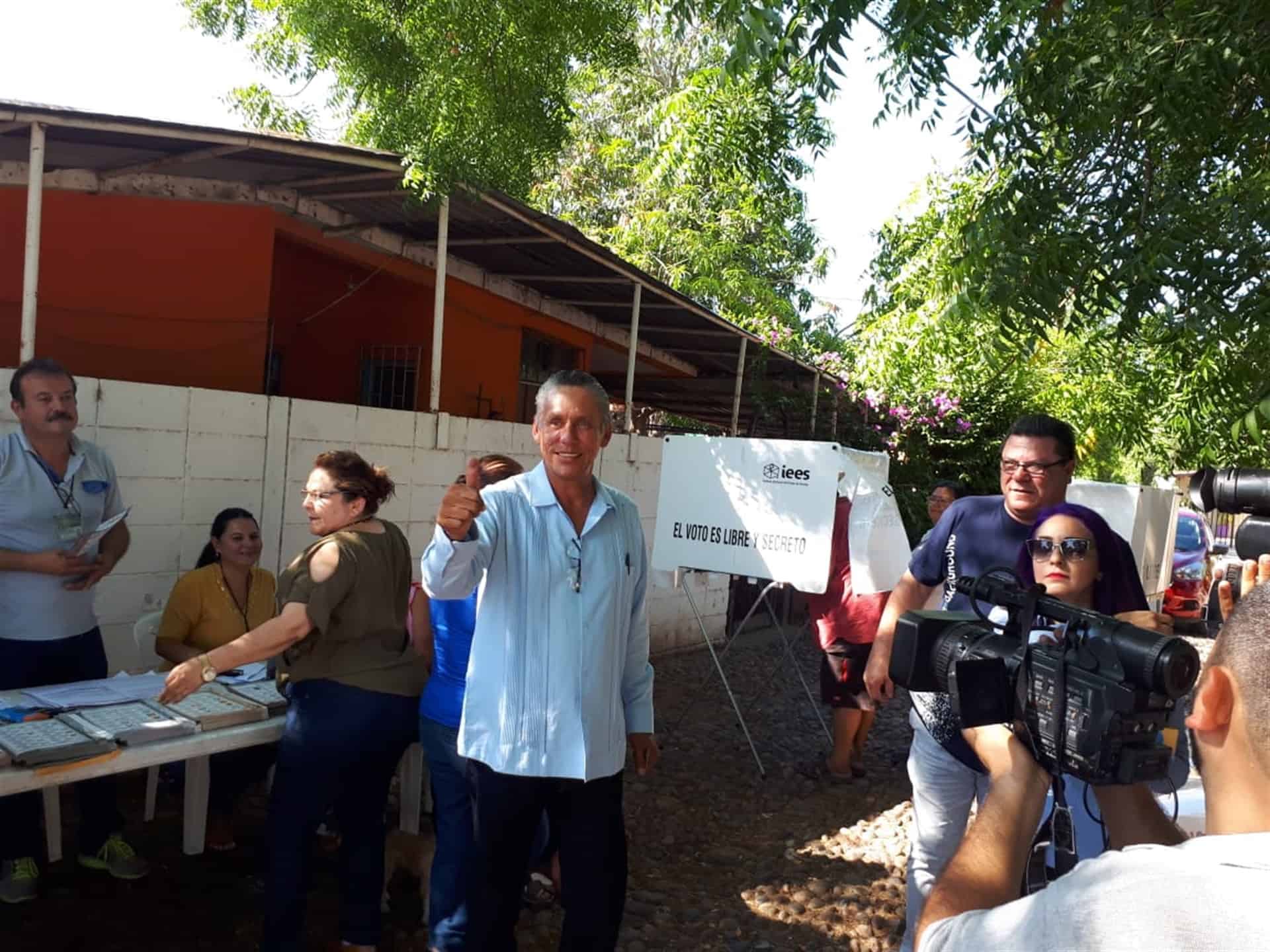 Miguel Ángel Camacho denuncia compra de votos