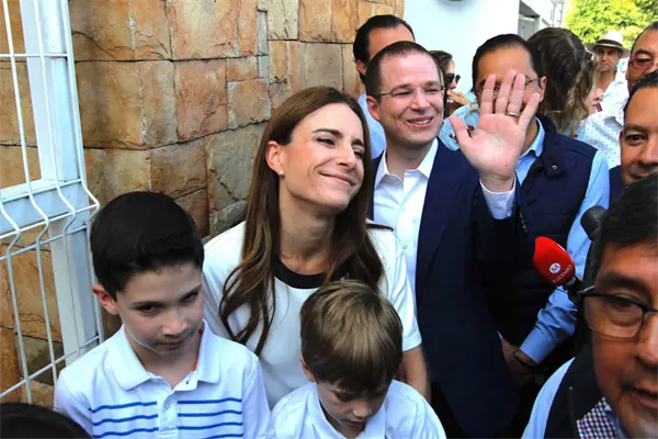 Ricardo Anaya vota en Querétaro Ricardo Anaya vota en Querétaro