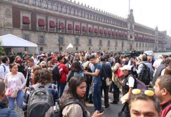 Llega AMLO a Palacio Nacional para su encuentro con EPN