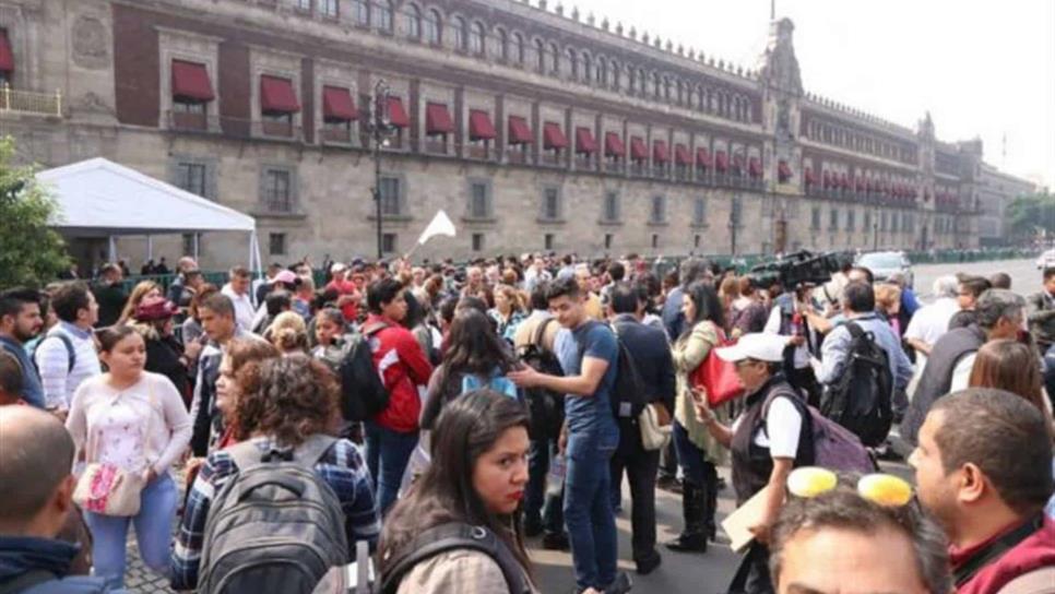 Llega AMLO a Palacio Nacional para su encuentro con EPN