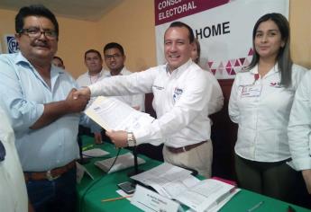 Recibe Juan Ramón Torres constancia como diputado por el Distrito 03