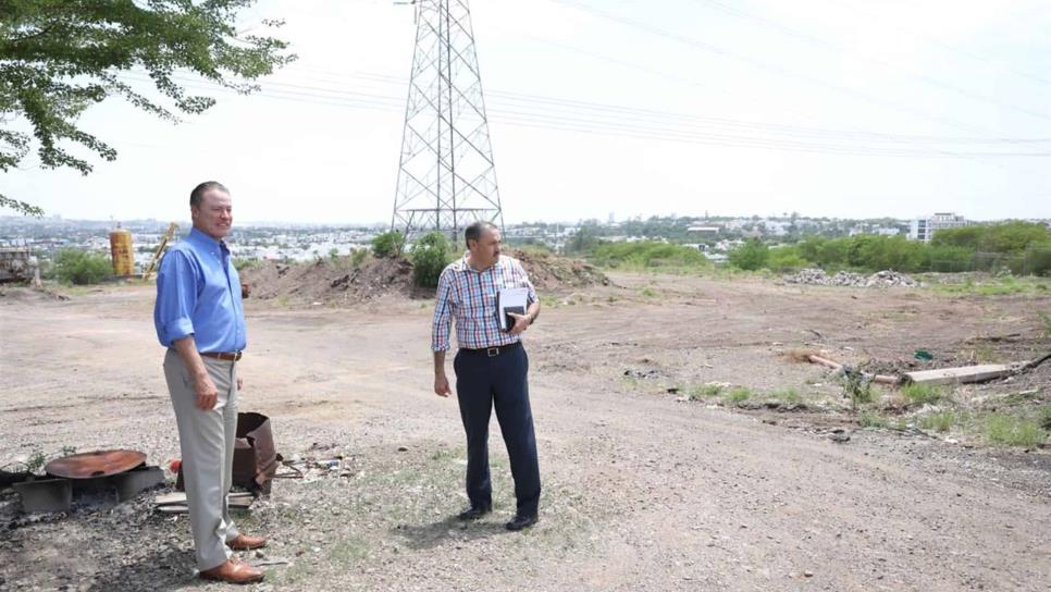 Visita Quirino terreno donde construirán nuevo Hospital General de Culiacán